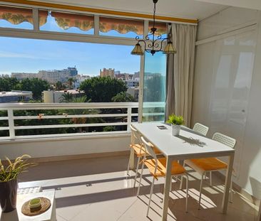 Encantador Piso Reformado en La Carihuela en urbanización con Pisci... - Foto 2