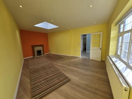 3 bedroom terraced house to rent - Photo 2