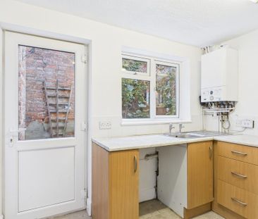 2 bedroom terraced house to rent - Photo 4