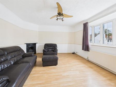 3 bedroom flat to rent - Photo 2