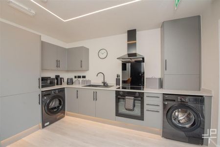 1 bedroom in a house share to rent - Photo 4