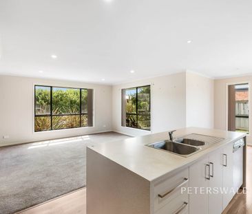 Bright Family Home! - Photo 5