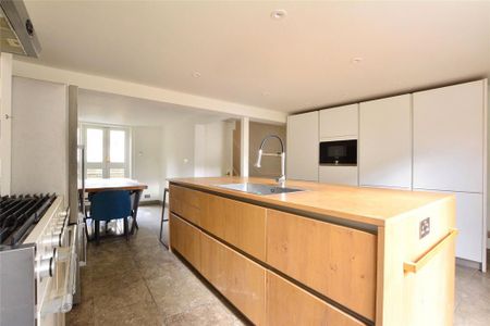 3 bedroom end of terrace house to rent - Photo 4