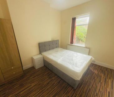 4 bedroom terraced house to rent - Photo 5