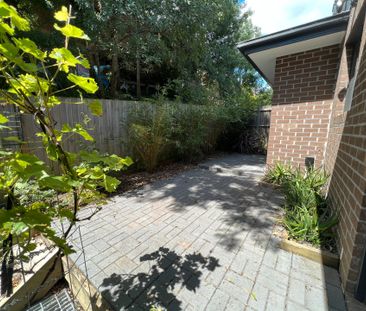 Large 2 Bedroom Townhouse - Photo 5