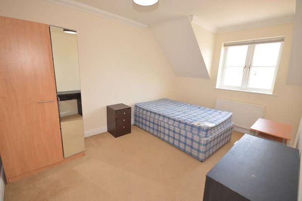 Ensbury Gardens, Ensbury Park, Bournemouth, BH10 - Photo 1