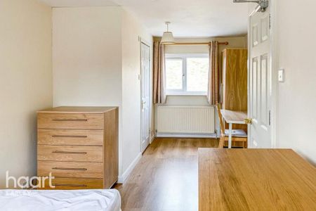 1 bedroom in a house share to rent - Photo 3