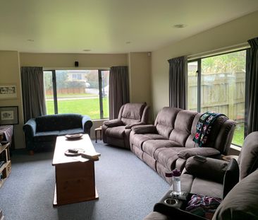 8 Fiordland Place, Aotea - Photo 3