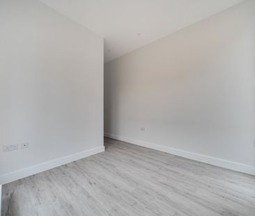 Flat to rent - East Street, London, BR1 - Photo 4