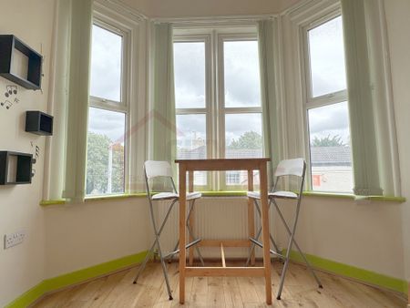 2 Bedroom Flat - Photo 2