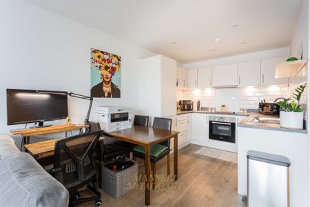 West Green Drive, Crawley, RH11 - Photo 5