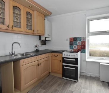2 bedroom Flat To Let - Photo 3