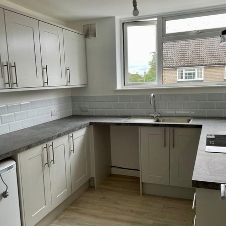 2 bedroom flat to rent - Photo 3