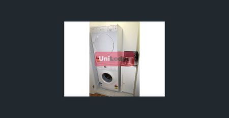 SPECIAL - 1 Bedroom in a 2 bedroom apartment, available now - Photo 2