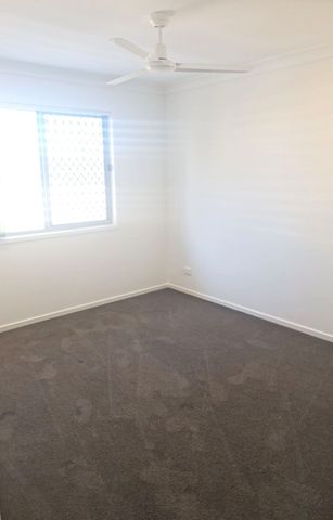 AVAILABLE 16/01/26 - 3 BEDROOM 2 BATH TOWNHOUSE WITH DUCTED AIR - Photo 3