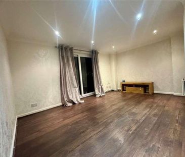 Pearcy Close, Harold Hill, Romford, RM3 - Photo 1