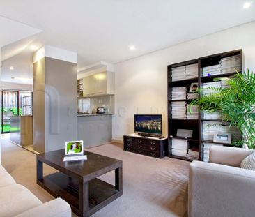STYLISH TOWNHOUSE LIVING IN THE HEART OF DRUMMOYNE! - Photo 1