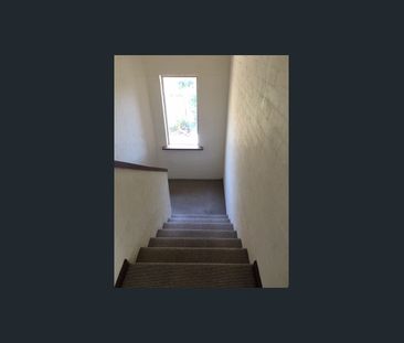 Spacious Townhouse In Fantastic Location ! - Photo 4