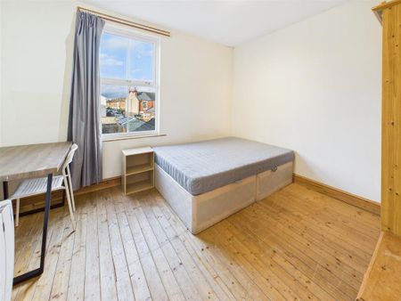 4 bedroom terraced house to rent - Photo 4