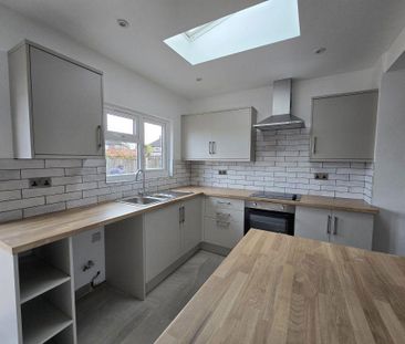 3 bedroom semi-detached house to rent - Photo 4