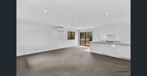 Bright & Comfortable Home - Photo 1