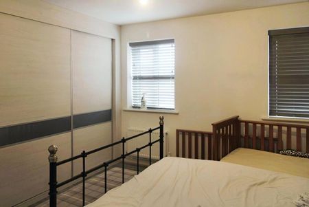 4 bedroom detached house to rent - Photo 2