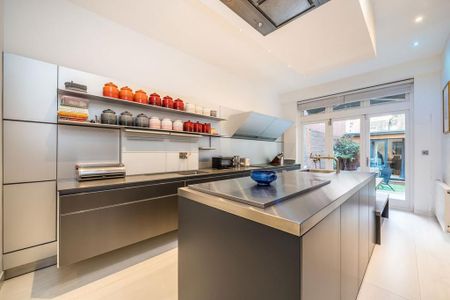 4 bedroom flat to rent - Photo 2