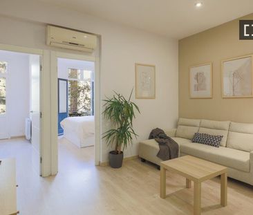 Piso de alquiler en Sagrada Família - Photo 1