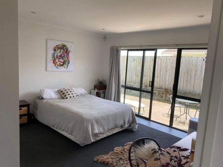 Modern 3 bedroom home in fantastic location - Photo 2