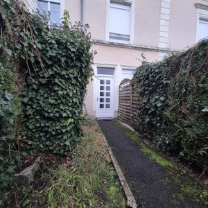 Location Appartement 3 pièces 45m² SABLE SUR SARTHE 72300 - Photo 2