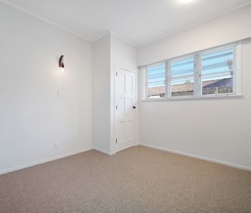 Prime Location Living – Recently Renovated & Ready Now! - Photo 1