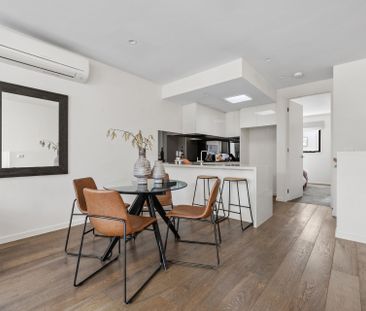Stylish two level living in the heart of Essendon - Photo 5