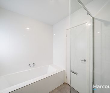 Modern 4-bedroom Townhouse! - Photo 5