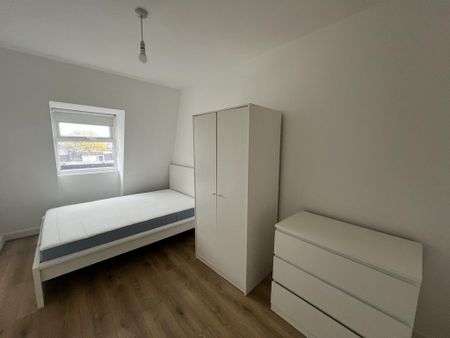 3 bedroom flat to rent - Photo 2