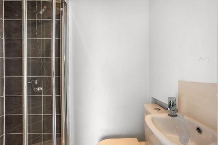 2 bedroom flat to rent - Photo 2