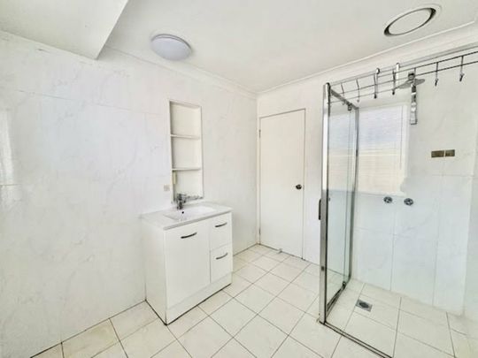 WELL-KEPT 4 BEDROOM BRICK HOME WITH HUGE FAMILY ROOM - Photo 1