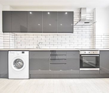 Well presented 2 bedroom apartment situated within walking distance... - Photo 5