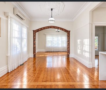 Charming, Spacious & Light-Filled Home in a Convenient Box Hill Nor... - Photo 1