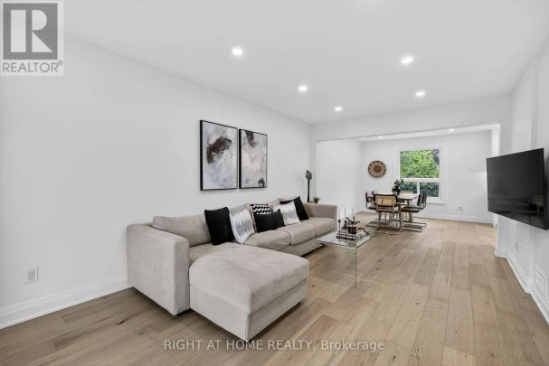 16 MAYVERN CRESCENT - Photo 1