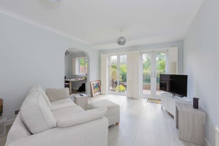 Eton Bank Court, Eton - Photo 2