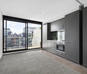 Chic Studio Living in the Heart of Vibrant South Yarra - Photo 4