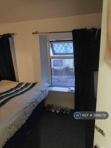 3 bedroom semi-detached house to rent - Photo 4