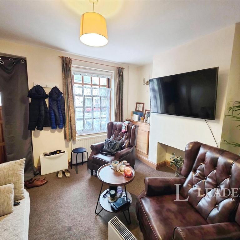 2 bedroom terraced house to rent - Photo 1