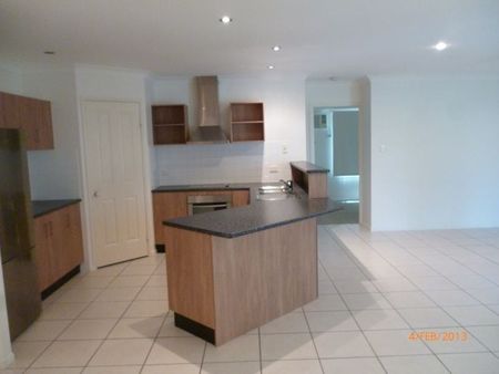 10 Donostia Crescent, Bushland Beach - Photo 3