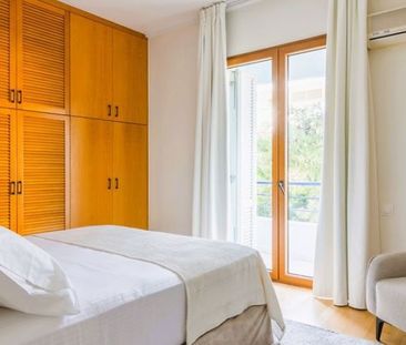 Ενοικιάζεται πολυτελής επιπλωμένη βίλα με πισίνα Γκολφ Γλυφάδας Αθήνα - Photo 1