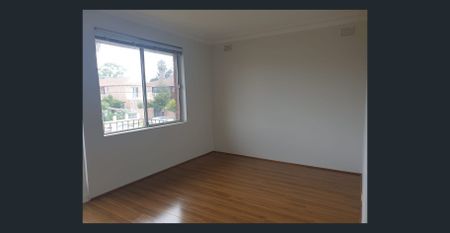 No carpet - 2 Bed unit - Walk to station - Photo 4