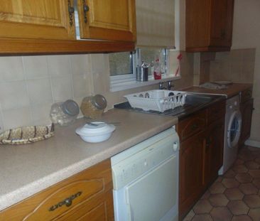 4 bedroom semi-detached house to rent - Photo 6