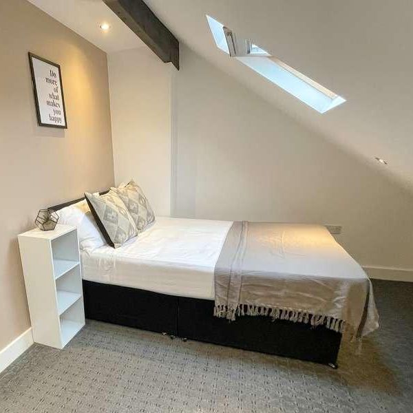 Romer Road, L6 - Photo 1