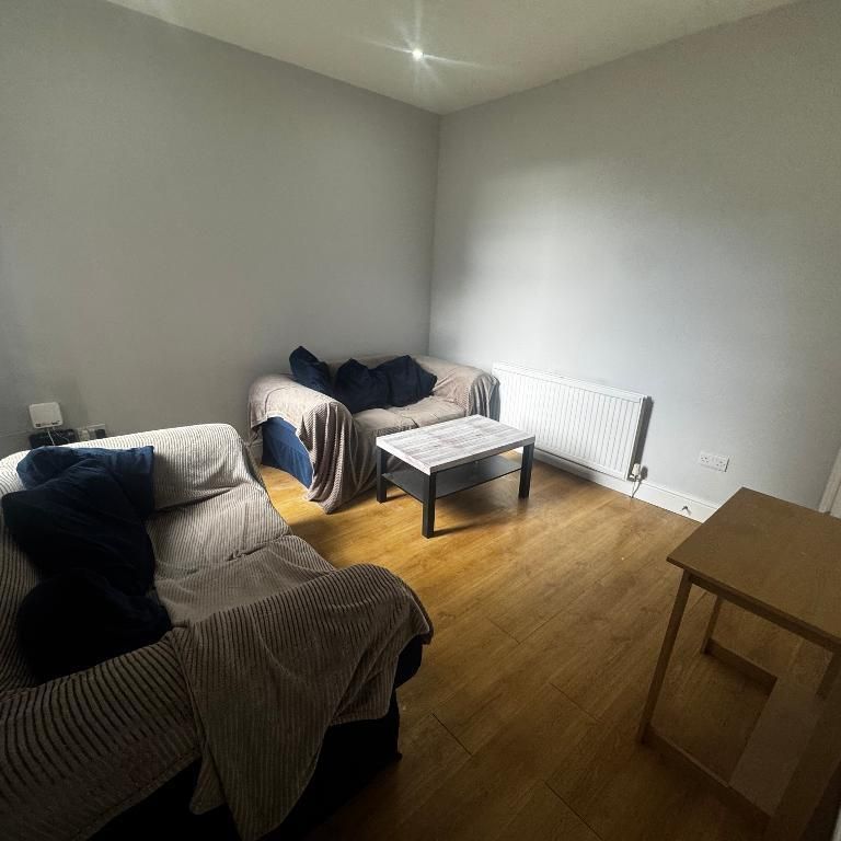 4 bedroom terraced house to rent - Photo 1