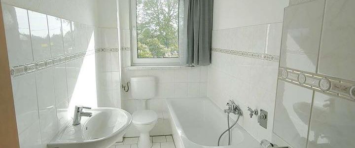 Sanierte 2-Raumwohnung in ruhiger Lage mit Einbauküche - Foto 1